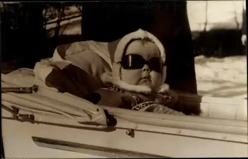 Foto Ak Grindelwald, Prinzessin Beatrix der Niederlande als Kind, Kinderwagen