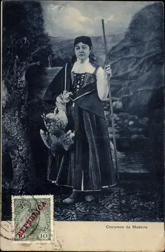 Ak Insel Madeira Portugal, Frau in Volkstracht, Portrait