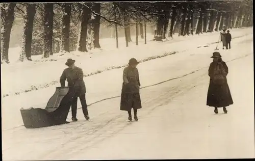 Foto Ak Den Haag Südholland Niederlande ?, Winterlandschaft, Schlitten, 1926