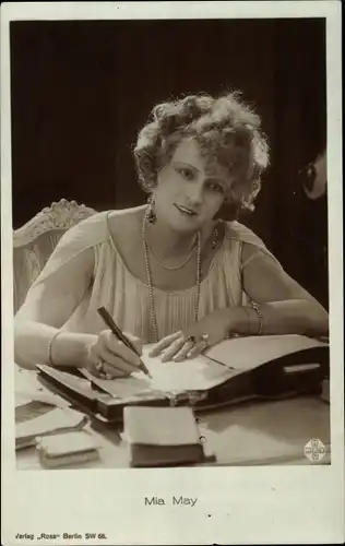 Ak Schauspielerin Mia May, Portrait