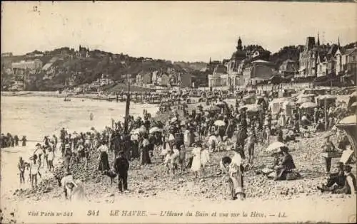 Ak Le Havre Seine Maritime, L'Heure du Bain et vue sur la Heve