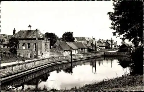 Ak Sains-Richaumont Aisne, See, Schule