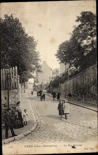 Ak Paris XVIII Montmartre, La Rue Norvins, Passanten