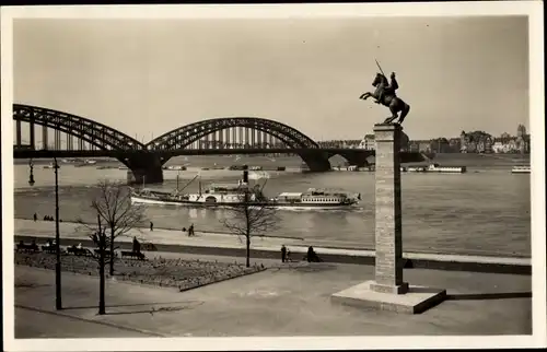 Ak Düsseldorf am Rhein, Ulanendenkmal, Rheinbrücke