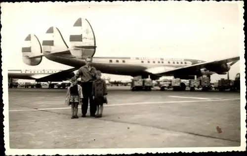 Foto Ak Amsterdam Nordholland Niederlande, Flughafen Amsterdam Schiphol, Passagierflugzeug