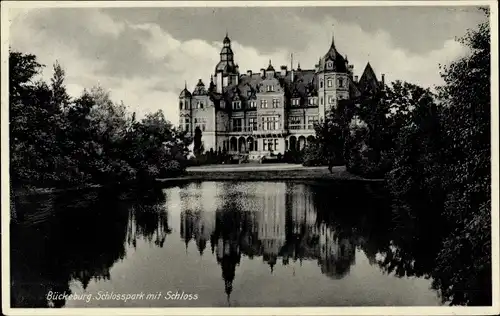 Ak Bückeburg im Kreis Schaumburg, Schlosspark mit Schloss, See