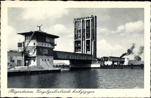 Ak Stralsund, Rügendamm, Ziegelgrabenbrücke hochgezogen