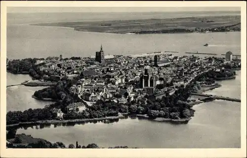Ak Stralsund in Vorpommern, Fliegeraufnahme