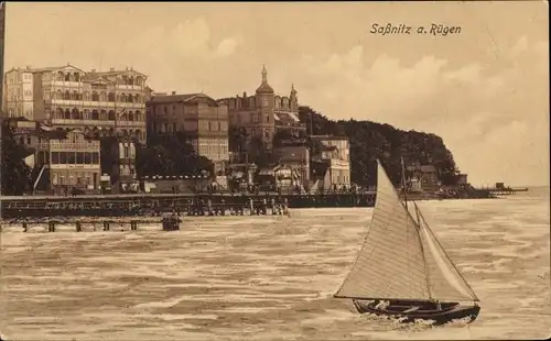 Ak Sassnitz auf Rügen, Ortsansicht, Segelboot