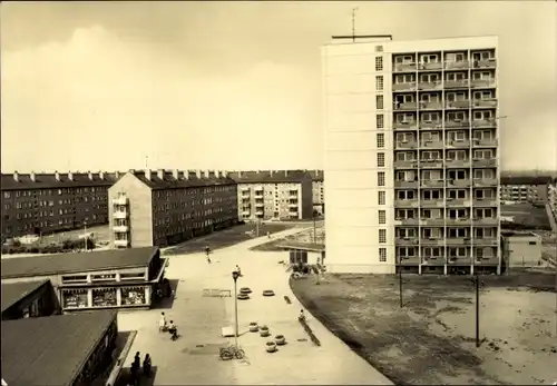 Ak Wolfen in Sachsen Anhalt, Hochhaus an der Bertolt Brecht Straße, Kaufhalle