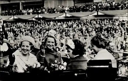 Ak Prinzessinnen der Niederlande, Beatrix, Irene, Margriet, Christina, Kutsche, 1962