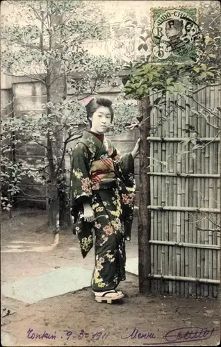 Ak Japanisches Mädchen in Kimono, Portrait, Garten