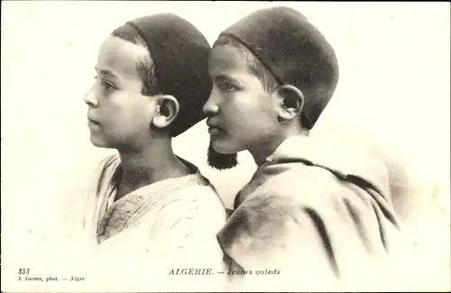 Ak Algerien, Algérie, Zwei Jungen, Portrait, Mützen