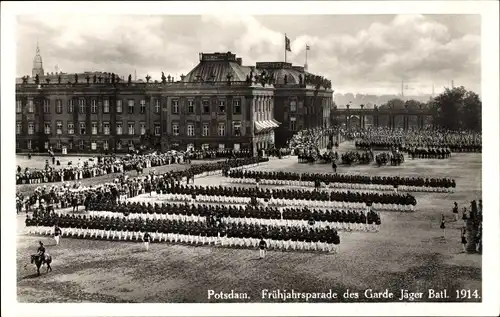 Ak Potsdam in Brandenburg, Frühjahrsparade des Garde Jäger Bataillon im Jahr 1914