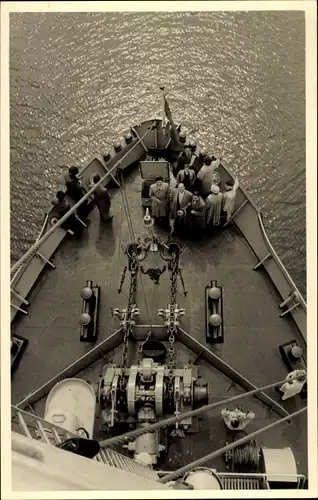 Foto Ak Dampfer, Schiff, Fahrgäste, Seeleute