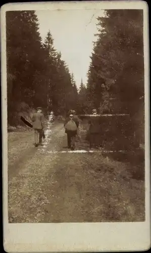 CdV Jena in Thüringen ?, Wanderer auf einem Waldweg