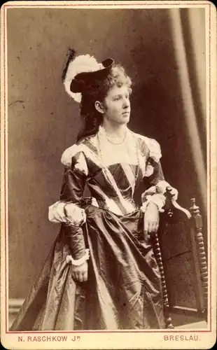 CdV Wrocław Breslau Schlesien, Portrait einer Frau in Theaterkostüm