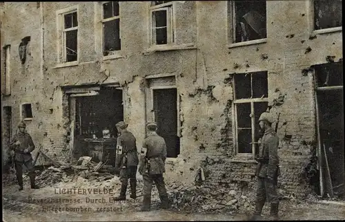 Ak Lichtervelde Westflandern, Beverenstraße, durch englische Fliegerbomben zerstört, I WK