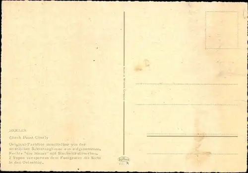 Ak Berlin Mitte, Checkpoint Charlie von der westlichen Sektorengrenze aus aufgenommen, Vopos