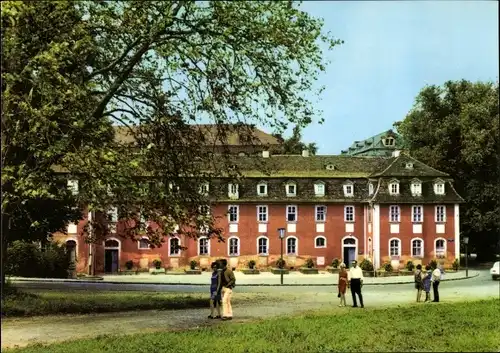 Ak Weimar in Thüringen, Haus der Frau von Stein, Passanten
