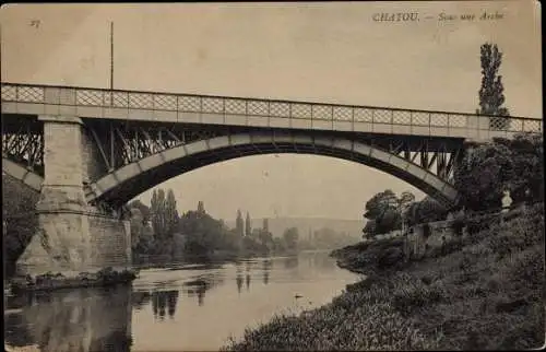 Ak Chatou Yvelines, Unter einem Bogen