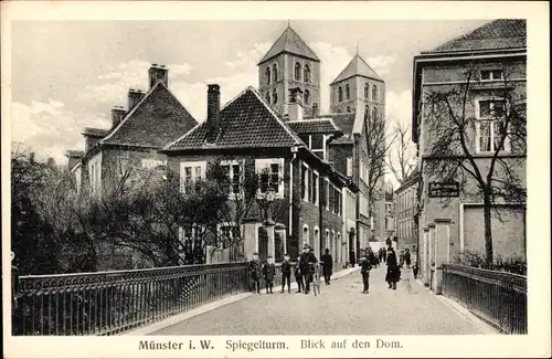 Ak Münster in Westfalen, Blick auf den Spiegelturm, Dom, Straßenpartie, Passanten