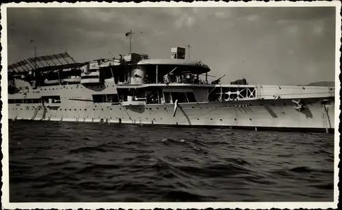 Foto Ak Crikvenica Kroatien, Britisches Kriegsschiff ?, Flugzeugträger