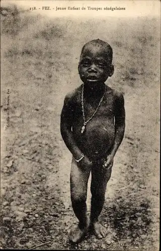 Ak Fez Fez Marokko, kleines Kind senegalesischer Truppen