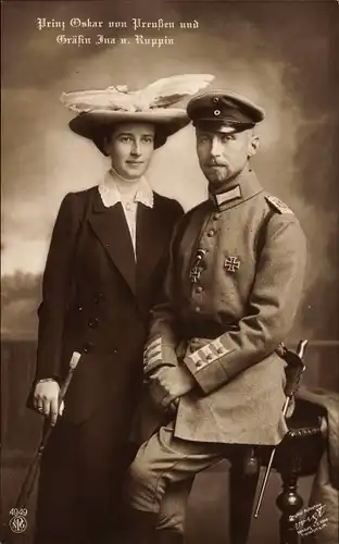Ak Oskar Prinz von Preußen, Gräfin Ina Marie, Portrait, Uniform, Eisernes Kreuz