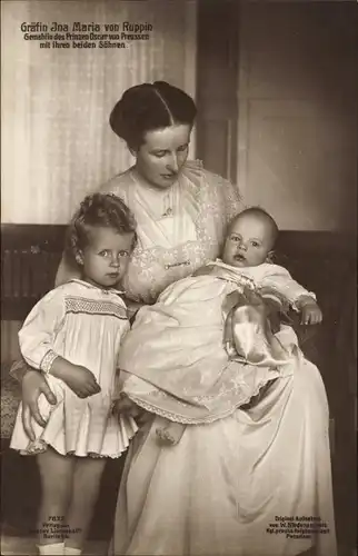 Ak Gräfin Ina Maria von Ruppin mit Kindern, Ehefrau Oskar Prinz von Preußen, Portrait