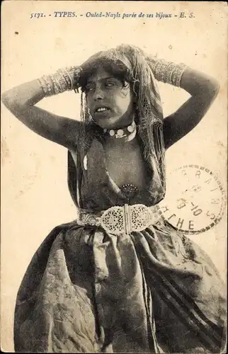 Ak Algerien, Araberin in Volkstracht, Schmuck