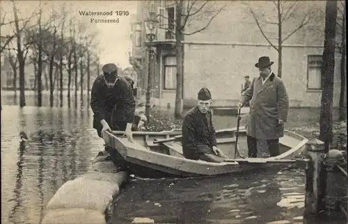 Ak Purmerend Nordholland Niederlande, Hochwasser 1916, Boot