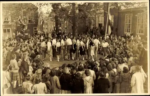 Foto Delft Südholland Niederlande, Straßenfest, Besucher, Tanzende