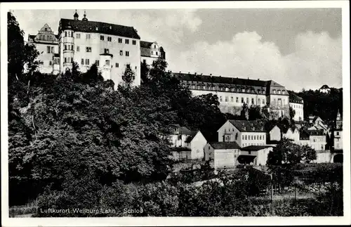 Ak Weilburg im Lahntal, Schloss, Außenansicht, Teilansicht vom Ort