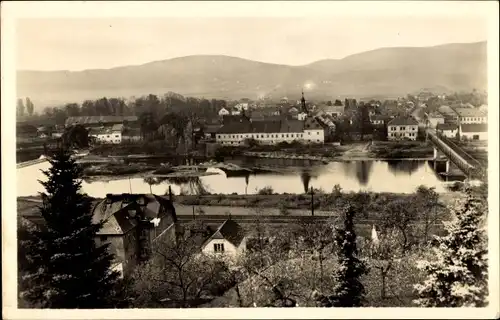 Ak Dobřichovice Dobrichowitz Mittelböhmen, Ortsansicht, Fluss, Brücke