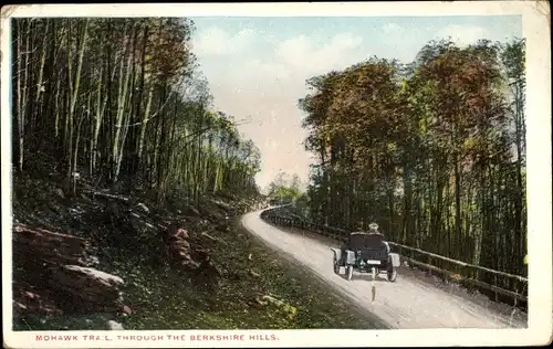 Ak Mohawk Trail Massachusetts USA, durch die Berkshire Hills