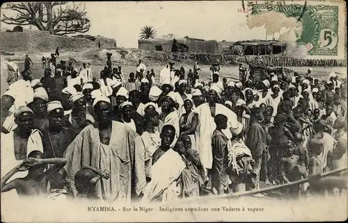 Ak Nyamina Mali, Eingeborene warten auf Dampfer