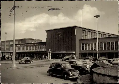 Ak Duisburg im Ruhrgebiet, Hauptbahnhof, Autos