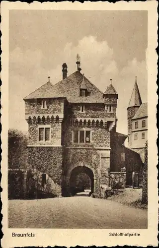 Ak Braunfels an der Lahn, Schlosshof