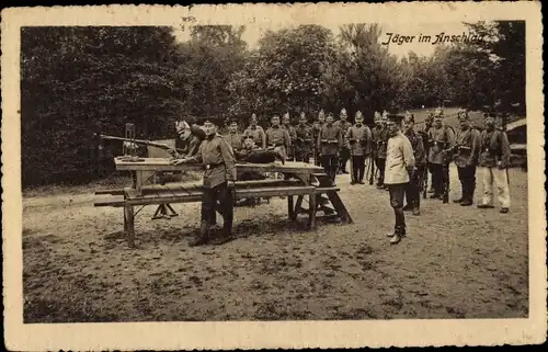 Ak Jäger im Anschlag, Deutsche Soldaten in Uniformen, Kaiserzeit