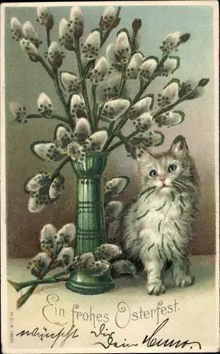 Präge Ak Glückwunsch Ostern, Weidenkätzchen, Blumenvase, Katze