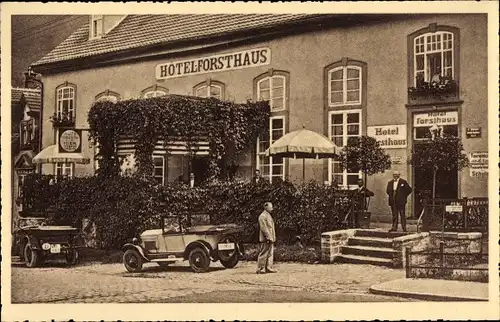 Ak Ruhla in Thüringen, Hotel Forsthaus, Autos