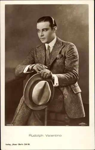 Ak Schauspieler Rudolph Valentino, Portrait