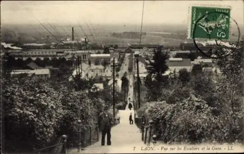 Ak Laon Aisne, Treppe, Bahnhof, Panorama