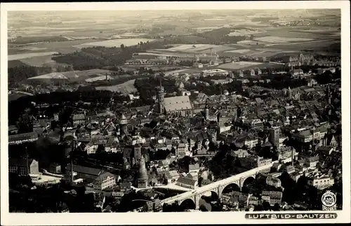 Ak Bautzen in der Oberlausitz, Fliegeraufnahme, Panorama vom Ort