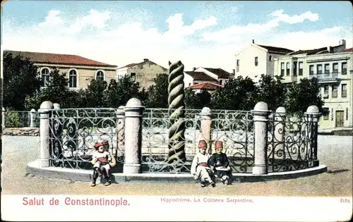 Ak Konstantinopel Istanbul Türkei, Hippodrom, The Serpentine Column, Kinder in Tracht