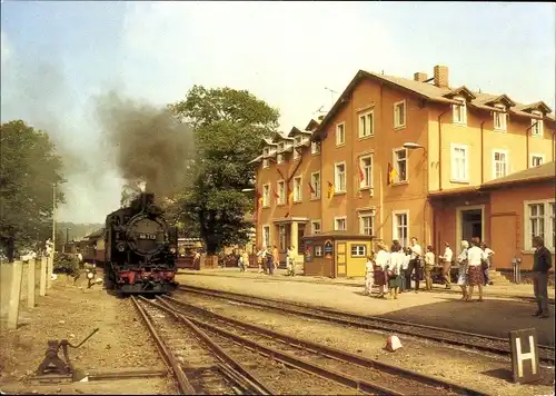 Ak Schmalspurbahn Freital Hainsberg Kipsdorf, Lok 99713, Bahnhof Dippoldiswalde, Passagiere