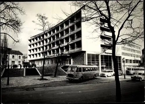 Ak Kraków Krakau Polen, Dom Turysty PTTK, Busse an der Haltestelle