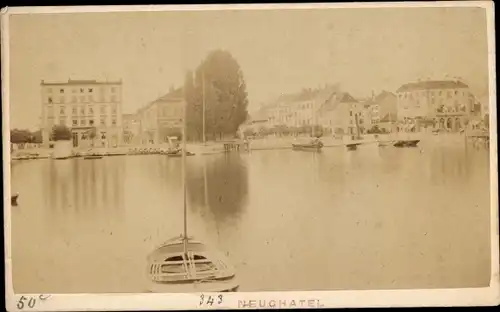 Foto Neuchâtel Neuenburg Stadt, Blick vom Wasser aus zur Stadt