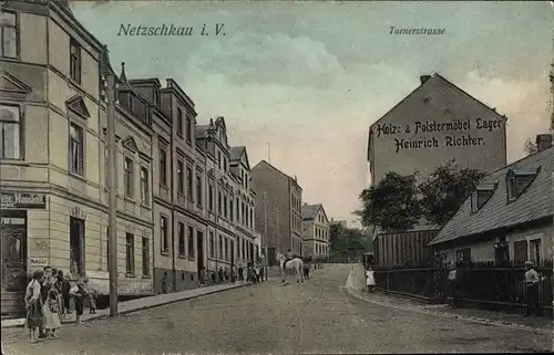 Ak Netzschkau im Vogtland, Turnerstraße, Polstermöbel Lager Heinrich Richter, Maggi Reklametafel